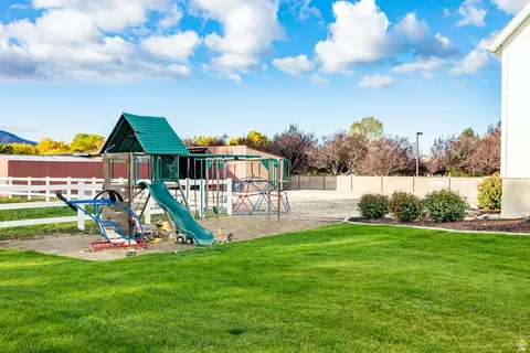 Exterior - 594 E 1000 N, Mapleton, UT 84664 photo 12 of 21