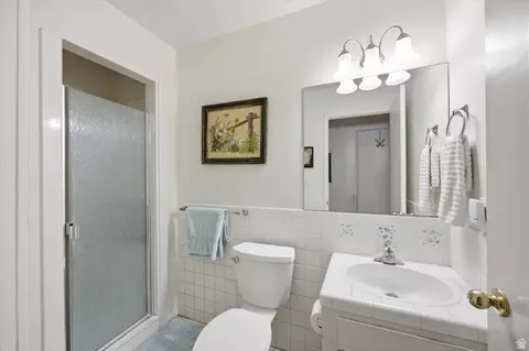 Bath - 403 W 400 N #1, Bountiful, UT 84010 photo 2 of 2