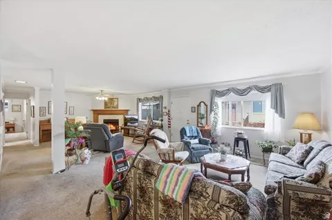 Living - 403 W 400 N #1, Bountiful, UT 84010 photo 4 of 6