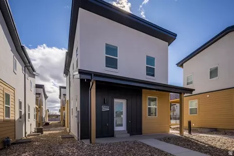 Exterior - 2910 E Desert Sol Ct, Moab, UT 84532 photo 4 of 7