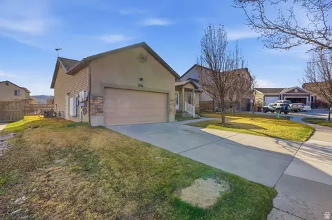 Exterior - 4636 E Jimmy Ln, Eagle Mountain, UT 84005 photo 2 of 9
