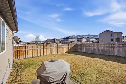 Exterior - 4636 E Jimmy Ln, Eagle Mountain, UT 84005 photo 8 of 9
