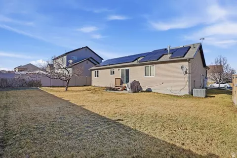 Exterior - 4636 E Jimmy Ln, Eagle Mountain, UT 84005 photo 4 of 9