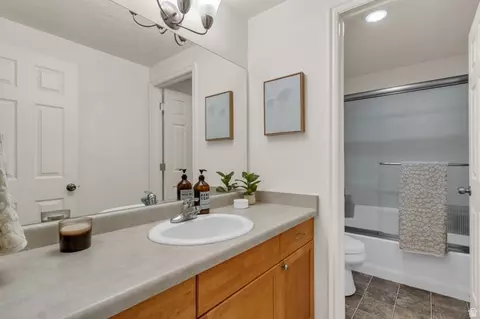 Bath - 2158 E Bald Eagle Ct S, Draper, UT 84020 photo 4 of 4