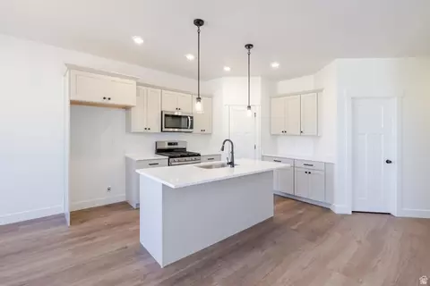 Kitchen - 5318 S Acacia Dr #793, Mapleton, UT 84664 photo 2 of 3