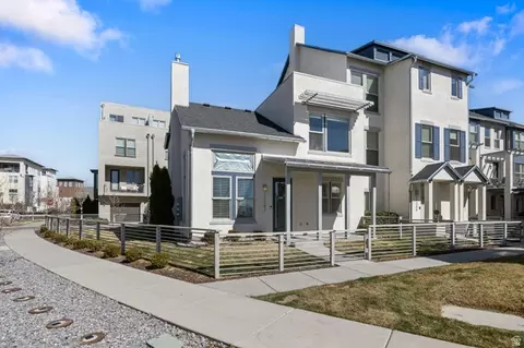 11267 S High Crest Ln, South Jordan, UT 84009