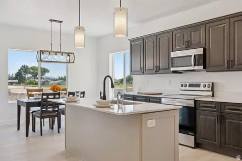 Kitchen - 5777 W 4100 S, Hooper, UT 84315 photo 2 of 4