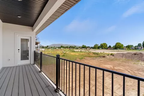 Exterior - 5777 W 4100 S, Hooper, UT 84315 photo 2 of 4