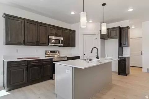 Kitchen - 5777 W 4100 S, Hooper, UT 84315 photo 3 of 4