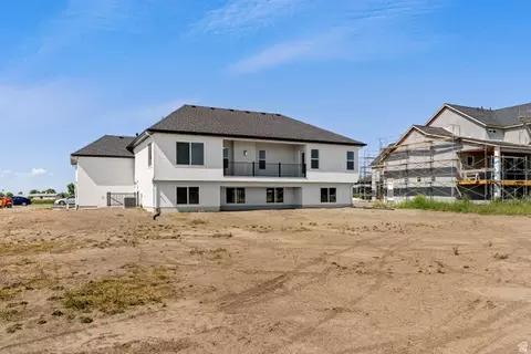Exterior - 5777 W 4100 S, Hooper, UT 84315 photo 4 of 4