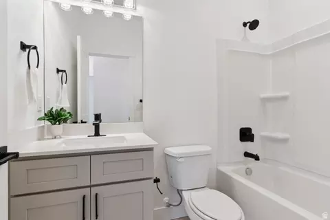 Bath - 5777 W 4100 S, Hooper, UT 84315 photo 4 of 6