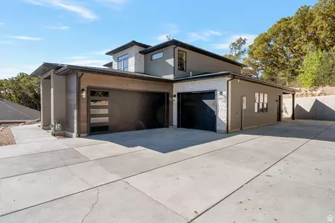 5619 S Fox Chase Dr E, South Ogden, UT 84403