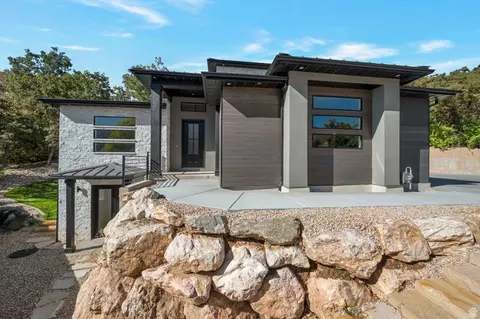 5619 S Fox Chase Dr E, South Ogden, UT 84403