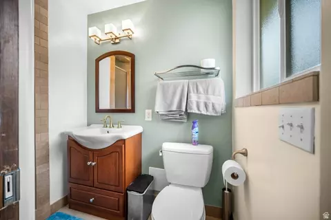 Bath - 994 Deborah Dr, Bountiful, UT 84010 photo 4 of 4