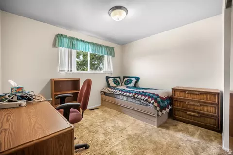 Bedroom - 994 Deborah Dr, Bountiful, UT 84010 photo 6 of 8