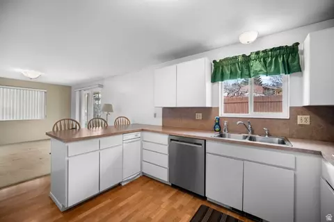 Kitchen - 994 Deborah Dr, Bountiful, UT 84010 photo 2 of 3