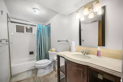 Bath - 994 Deborah Dr, Bountiful, UT 84010 photo 3 of 4