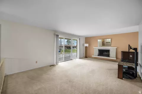 Living - 994 Deborah Dr, Bountiful, UT 84010 photo 2 of 5