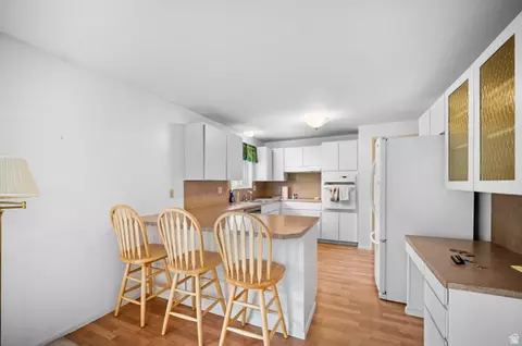Kitchen - 994 Deborah Dr, Bountiful, UT 84010 photo 3 of 3