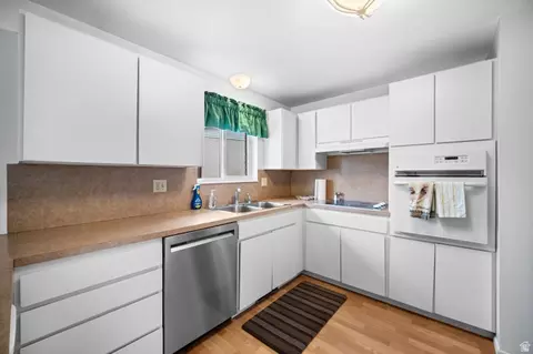 Kitchen - 994 Deborah Dr, Bountiful, UT 84010 photo 1 of 3