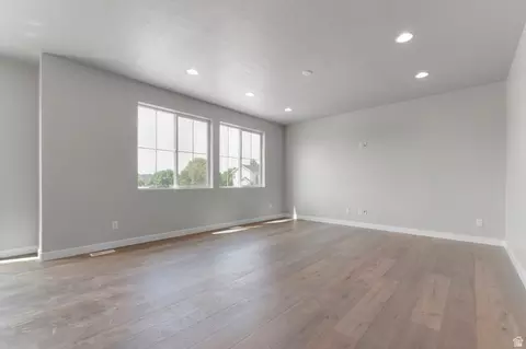 Living - 1283 W 2375 S, Syracuse, UT 84075 photo 2 of 3