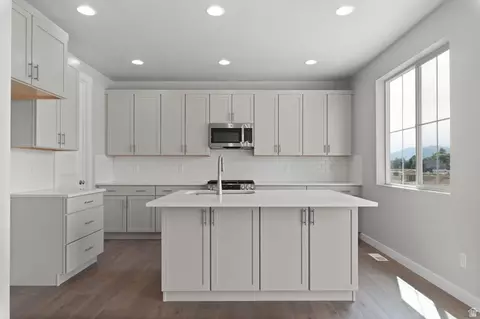 Kitchen - 1283 W 2375 S, Syracuse, UT 84075 photo 1 of 2