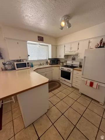 Kitchen - 591 E 300 S, Mount Pleasant, UT 84647 photo 2 of 3
