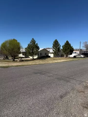 Exterior - 591 E 300 S, Mount Pleasant, UT 84647 photo 7 of 13