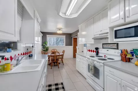 Kitchen - 171 E 500 N, Orem, UT 84057 photo 2 of 7