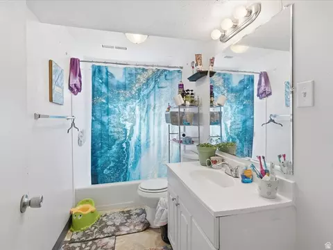 Bath - 322 E 900 N, Logan, UT 84321 photo 3 of 3