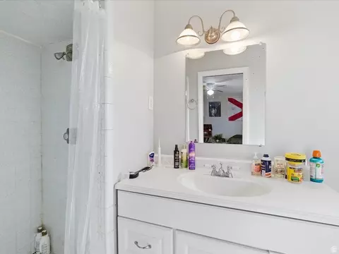 Bath - 322 E 900 N, Logan, UT 84321 photo 2 of 3