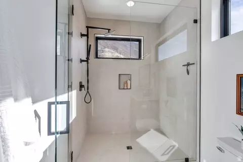 Bath - 3918 S Mapleton Estates Dr, Mapleton, UT 84664 photo 8 of 11