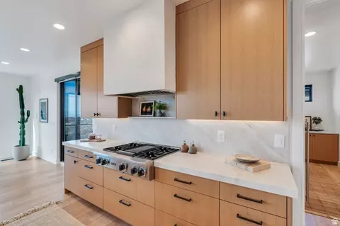 Kitchen - 3918 S Mapleton Estates Dr, Mapleton, UT 84664 photo 6 of 8