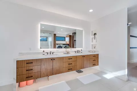 Bath - 3918 S Mapleton Estates Dr, Mapleton, UT 84664 photo 2 of 11