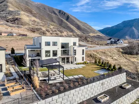 Exterior - 3918 S Mapleton Estates Dr, Mapleton, UT 84664 photo 2 of 16