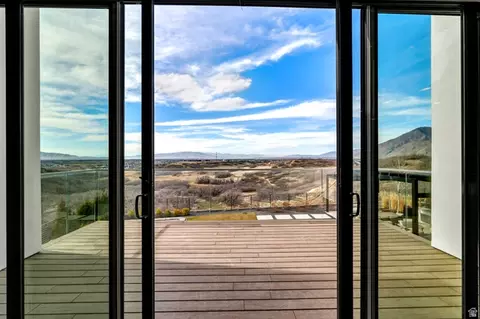 Exterior - 3918 S Mapleton Estates Dr, Mapleton, UT 84664 photo 3 of 16