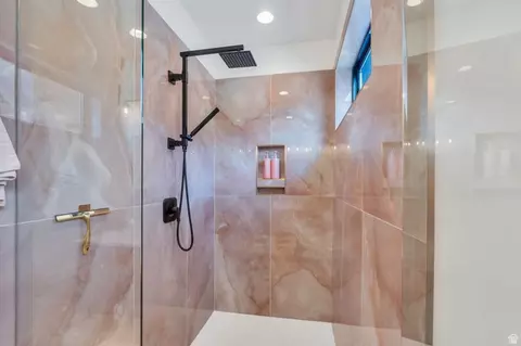 Bath - 3918 S Mapleton Estates Dr, Mapleton, UT 84664 photo 6 of 11