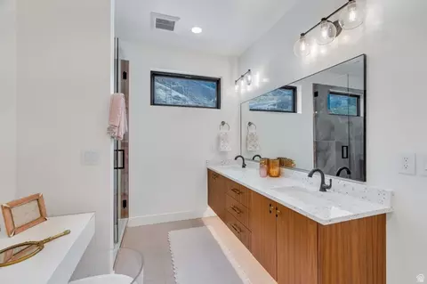 Bath - 3918 S Mapleton Estates Dr, Mapleton, UT 84664 photo 5 of 11