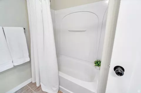 Bath - 282 W 605 N #A, Centerville, UT 84014 photo 3 of 3