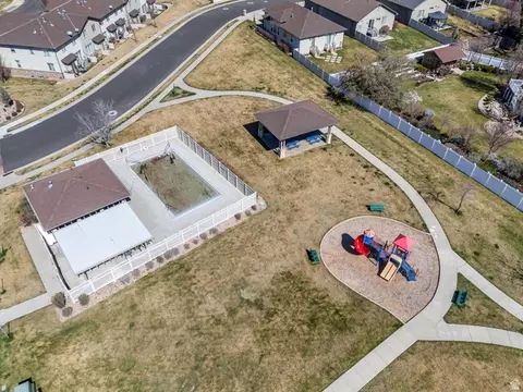 View/Area - 282 W 605 N #A, Centerville, UT 84014 photo 2 of 9
