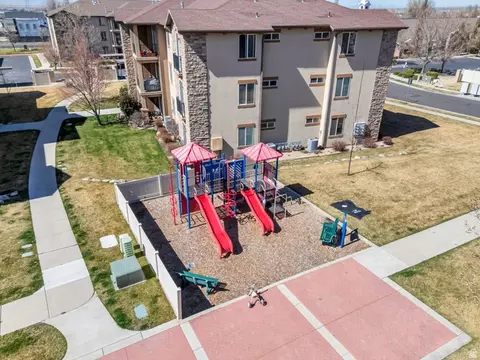 View/Area - 282 W 605 N #A, Centerville, UT 84014 photo 5 of 9