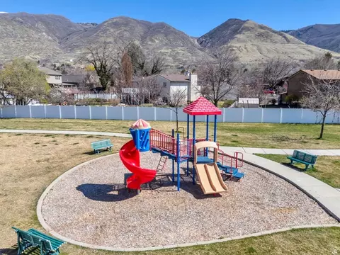 View/Area - 282 W 605 N #A, Centerville, UT 84014 photo 6 of 9