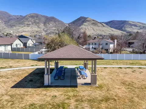 View/Area - 282 W 605 N #A, Centerville, UT 84014 photo 7 of 9