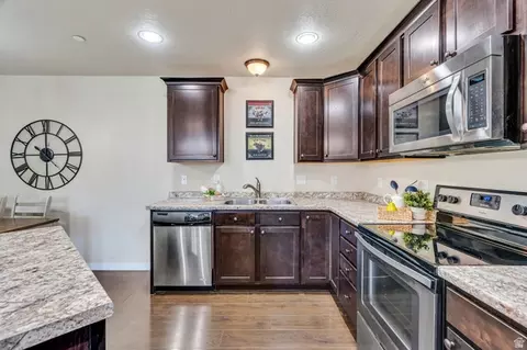 Kitchen - 282 W 605 N #A, Centerville, UT 84014 photo 4 of 4