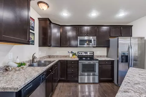 Kitchen - 282 W 605 N #A, Centerville, UT 84014 photo 2 of 4