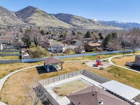 View/Area - 282 W 605 N #A, Centerville, UT 84014 photo 8 of 9