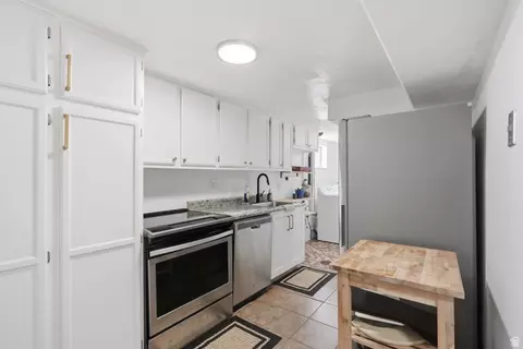 Kitchen - 7795 S 1000 E, Midvale, UT 84047 photo 4 of 5