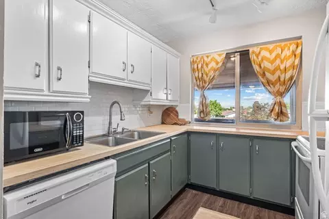 Kitchen - 249 W Garden Park, Orem, UT 84057 photo 1 of 4