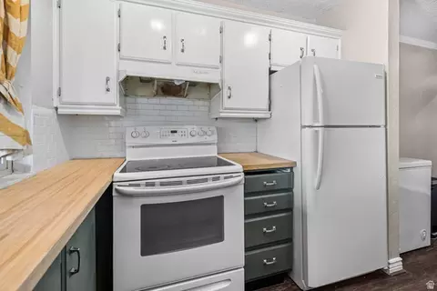 Kitchen - 249 W Garden Park, Orem, UT 84057 photo 4 of 4