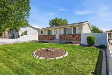 574 E Aloha Ln S, Sandy, UT 84070